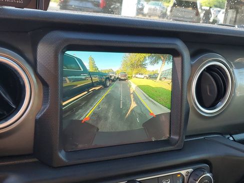 Used 2023 Jeep Gladiator Overland AWD/4WD image 20