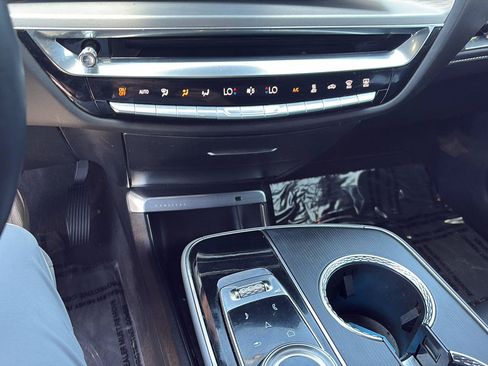 Used 2024 Cadillac Lyriq Luxury AWD/4WD image 23