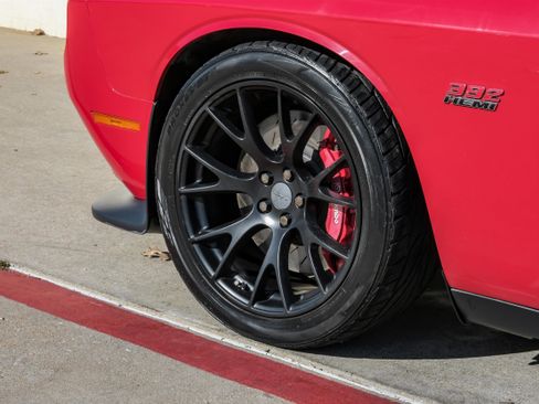 Used 2015 Dodge Challenger SRT w/ Technology Group image 49