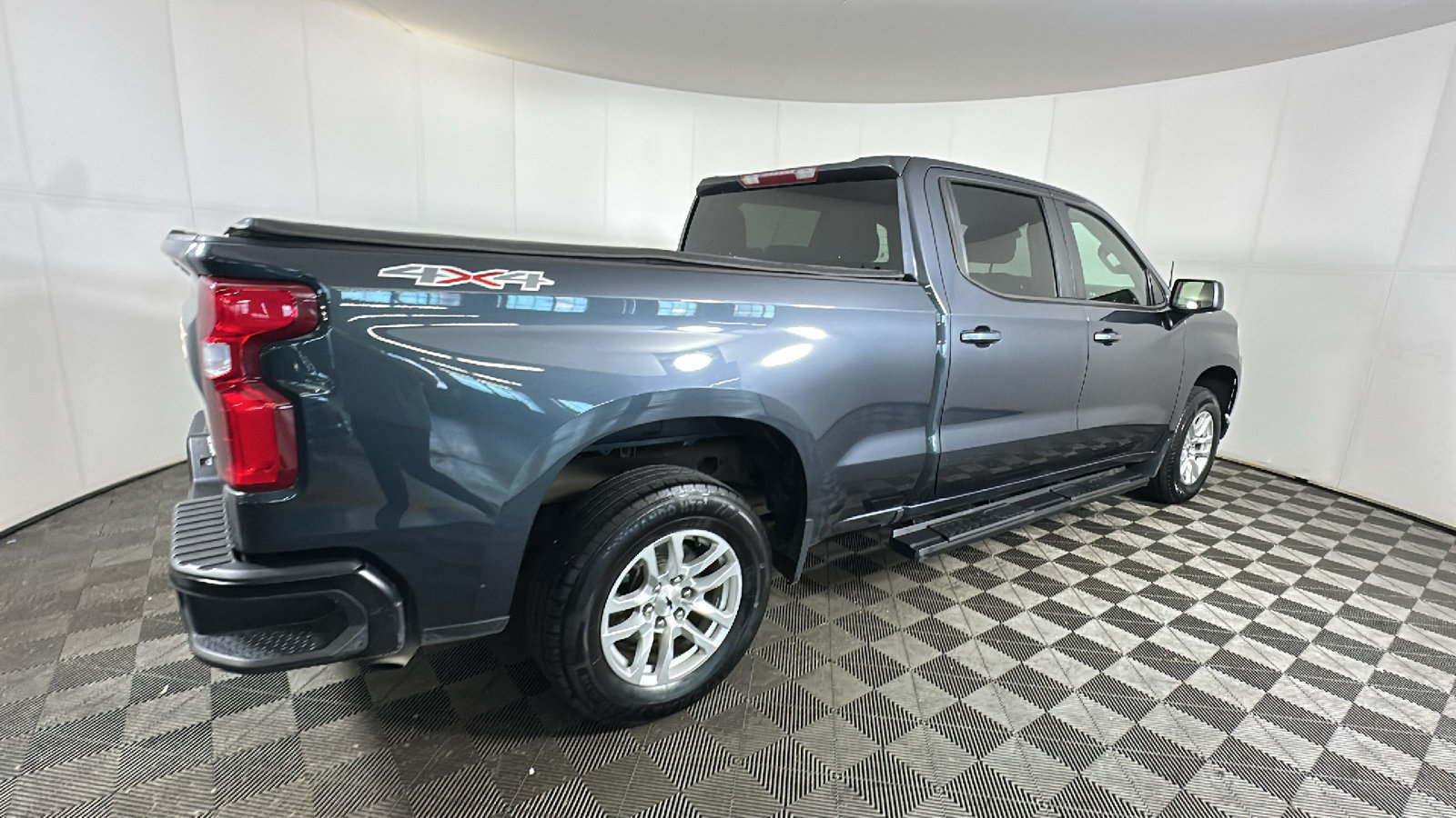 Used 2022 Chevrolet Silverado 1500 RST AWD/4WD image 3