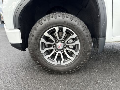 Used 2023 GMC Sierra 1500 AT4 image 10