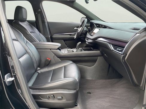 Certified 2023 Cadillac XT4 Luxury w/ Cold Weather Package image 19