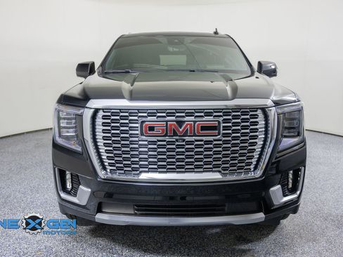 Used 2023 GMC Yukon Denali w/ Advanced Technology Package AWD/4WD image 2