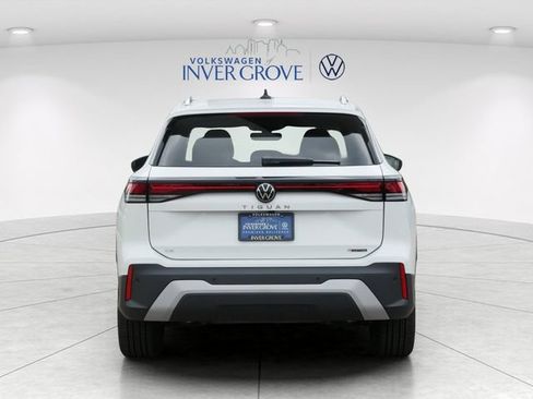 Certified 2026 Volkswagen Tiguan SE AWD/4WD image 6