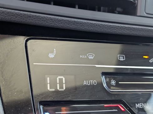 Used 2025 Volkswagen Jetta SE image 18