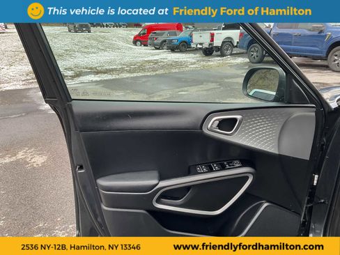 Used 2025 Kia Soul LX image 13