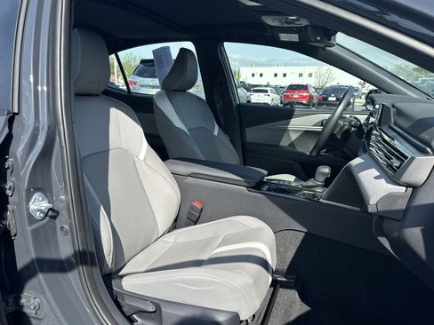 Used 2025 Toyota Camry SE w/ Multimedia Upgrade Package image 19