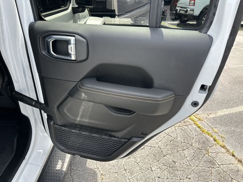 Used 2026 Jeep Wrangler Unlimited Sahara AWD/4WD image 19