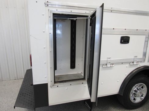 Used 2019 Chevrolet Express 3500 w/ Power Convenience Package image 27