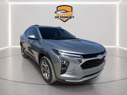 Used 2025 Chevrolet Trax LT FWD image 4