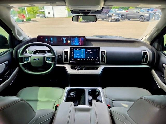 Used 2025 Ford Expedition Active AWD/4WD image 15