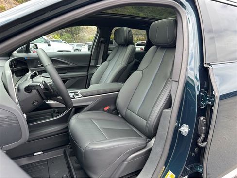 New 2025 Cadillac Lyriq Luxury image 8