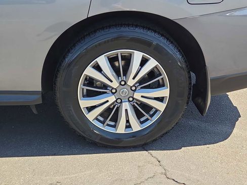 Used 2020 Nissan Pathfinder S AWD/4WD image 16
