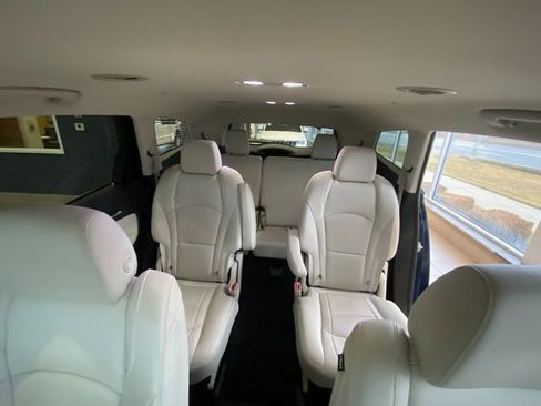 Used 2024 Buick Enclave Essence image 15