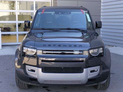 Used 2025 Land Rover Defender 130 S image 2