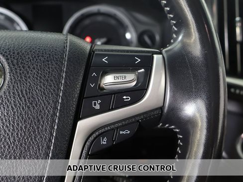 Used 2020 Toyota Land Cruiser image 6