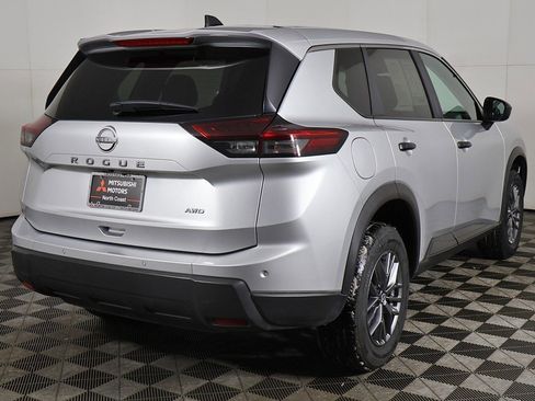Used 2024 Nissan Rogue S image 7