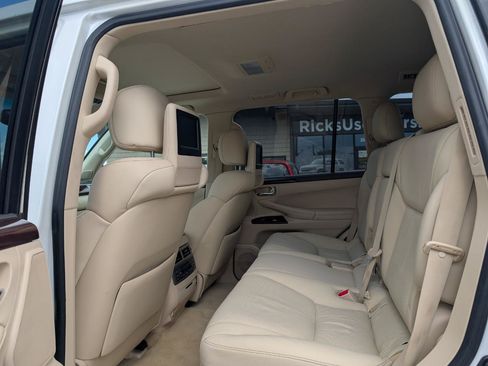 Used 2014 Lexus LX 570 4WD image 17