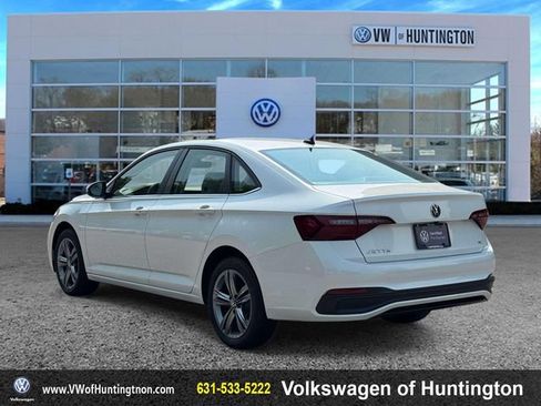 Certified 2023 Volkswagen Jetta SE w/ Panoramic Sunroof Package FWD image 6