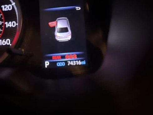 Used 2021 Toyota Corolla SE image 3