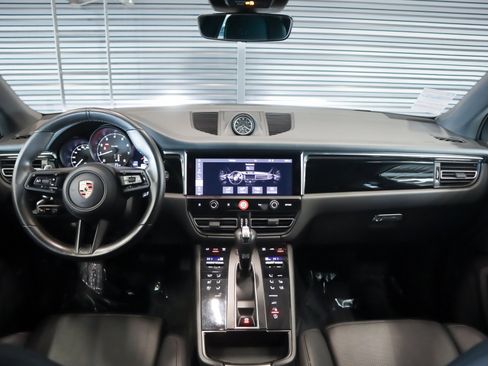 Used 2023 Porsche Macan image 14
