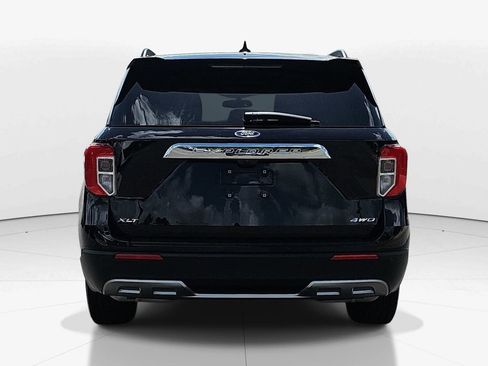Used 2023 Ford Explorer XLT w/ Equipment Group 202A AWD/4WD image 7