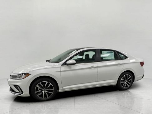New 2025 Volkswagen Jetta SE image 7