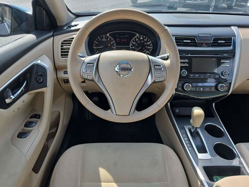 Used 2015 Nissan Altima 2.5 SV FWD image 6