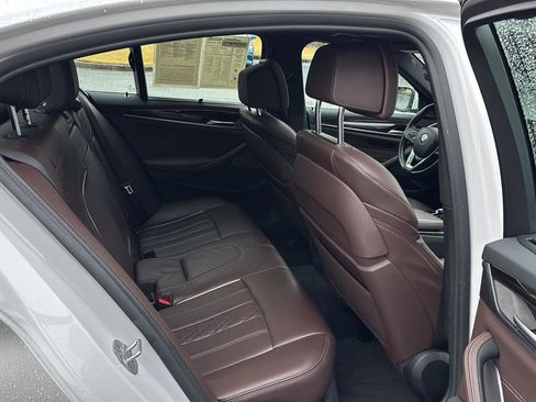 Used 2022 BMW 530i w/ Executive Package image 11