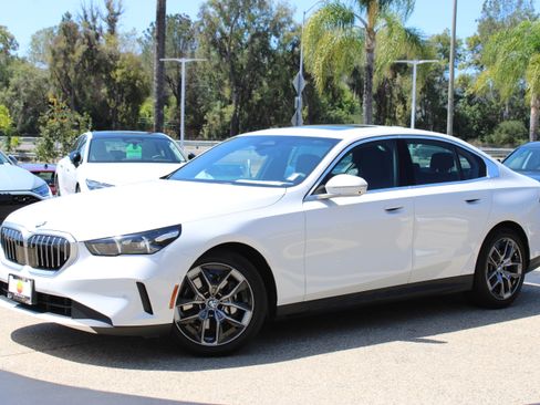 Used 2026 BMW 530i w/ Premium Package RWD image 1
