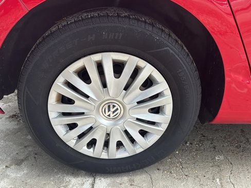 Used 2013 Volkswagen Golf 4-Door FWD image 41
