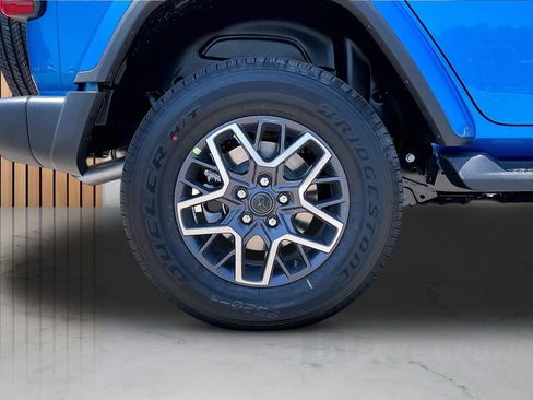 New 2026 Jeep Wrangler Unlimited Sahara w/ Whitecap Package AWD/4WD image 35
