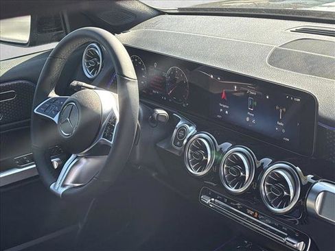 Certified 2025 Mercedes-Benz GLB 250 image 26