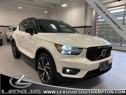 Used 2022 Volvo XC40 T5 R-Design w/ Climate Package