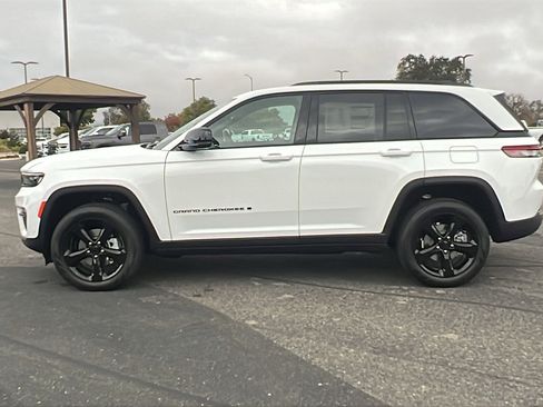 New 2025 Jeep Grand Cherokee Limited w/ Luxury Tech Group II image 6