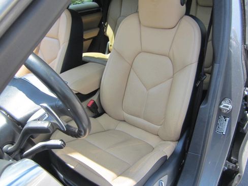 Used 2014 Porsche Cayenne Platinum Edition image 23