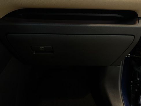 Used 2025 Toyota RAV4 Limited AWD/4WD image 40