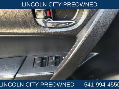 Used 2017 Toyota Corolla SE w/ Carpet Mat Package (TMS) image 10