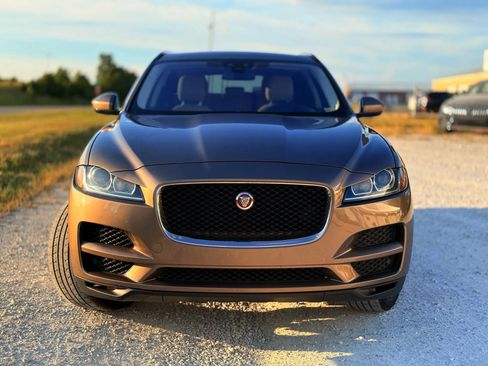 Used 2017 Jaguar F-PACE Premium image 8