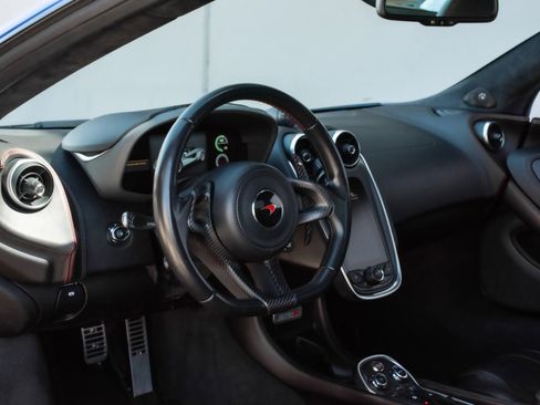 Used 2018 McLaren 570S Spider RWD image 10
