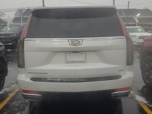 Used 2023 Cadillac Escalade ESV Premium Luxury Platinum w/ Heavy-Duty Trailer Package image 4