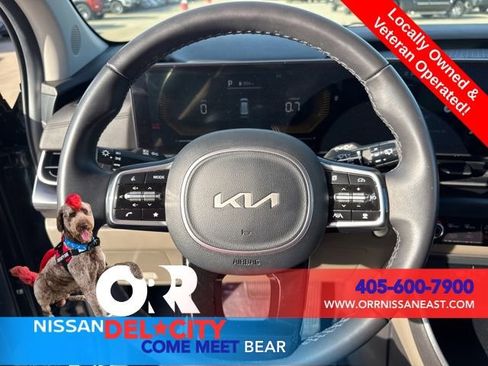 Used 2025 Kia Carnival image 18