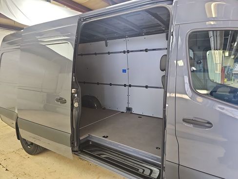 Used 2024 Mercedes-Benz Sprinter 2500 image 23