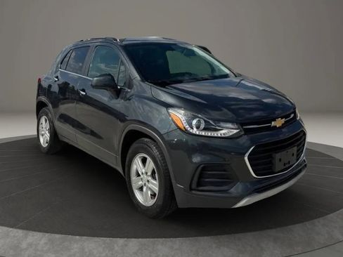 Used 2018 Chevrolet Trax LT w/ Driver Confidence Package FWD image 2