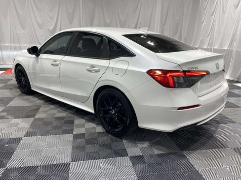 Used 2023 Honda Civic Sport image 2