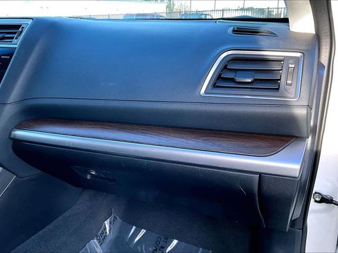 Used 2017 Subaru Outback 3.6R Touring w/ Popular Package #5A image 18