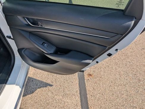 Used 2018 Honda Accord EX image 7