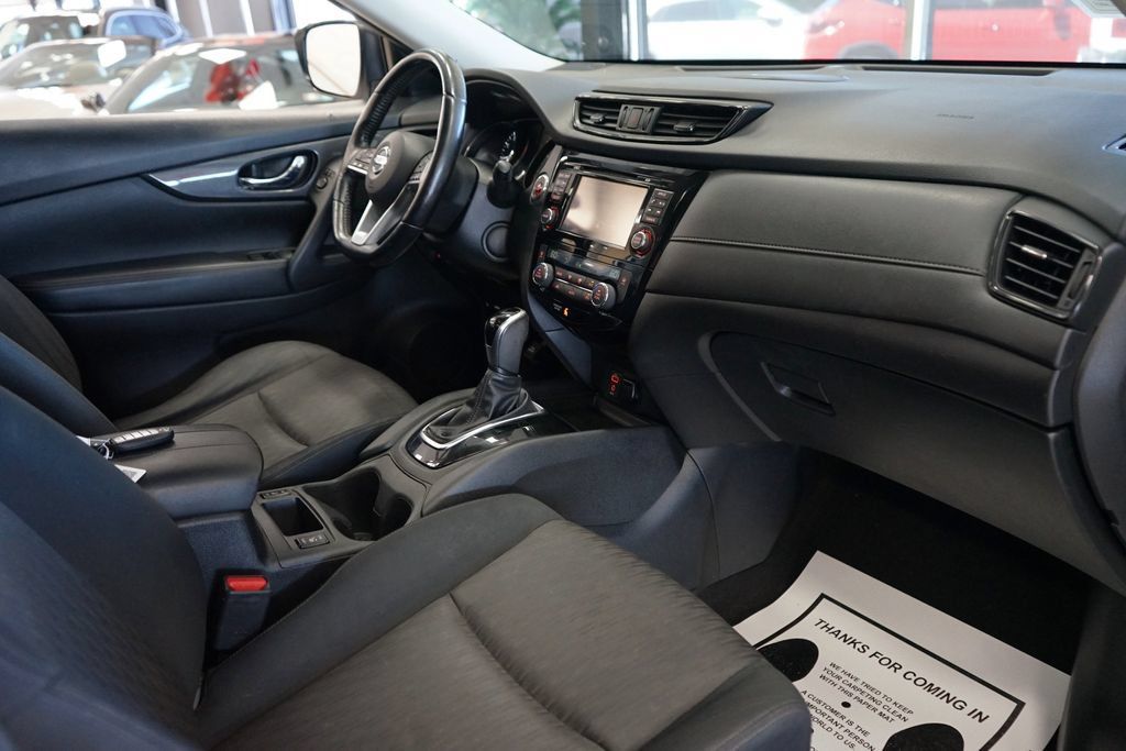Used 2017 Nissan Rogue SV AWD/4WD image 41
