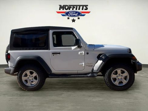 Used 2018 Jeep Wrangler Sport AWD/4WD image 6
