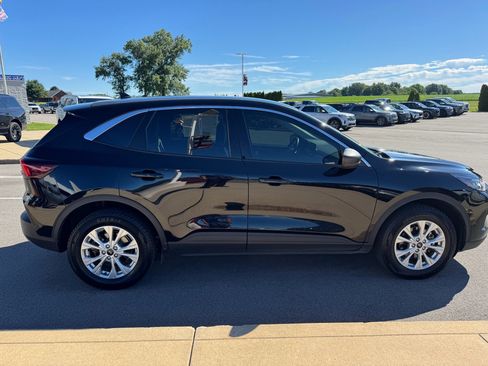 Used 2023 Ford Escape Active w/ Tech Pack #1 AWD/4WD image 9